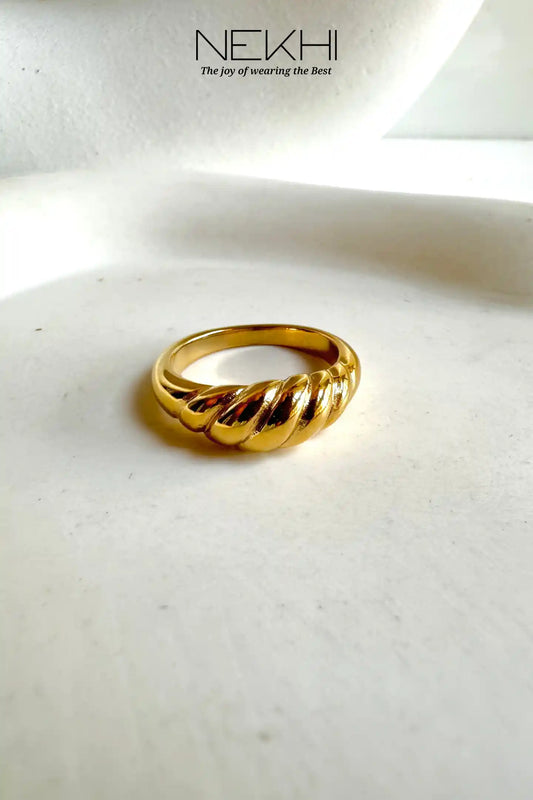 Retro Glam Ring