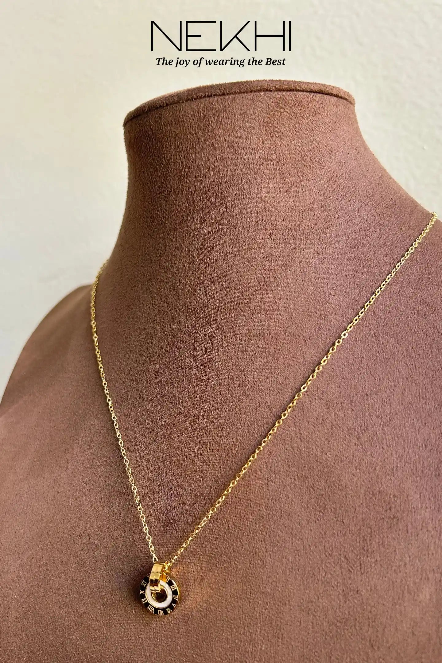 Roman Off-white Necklace
