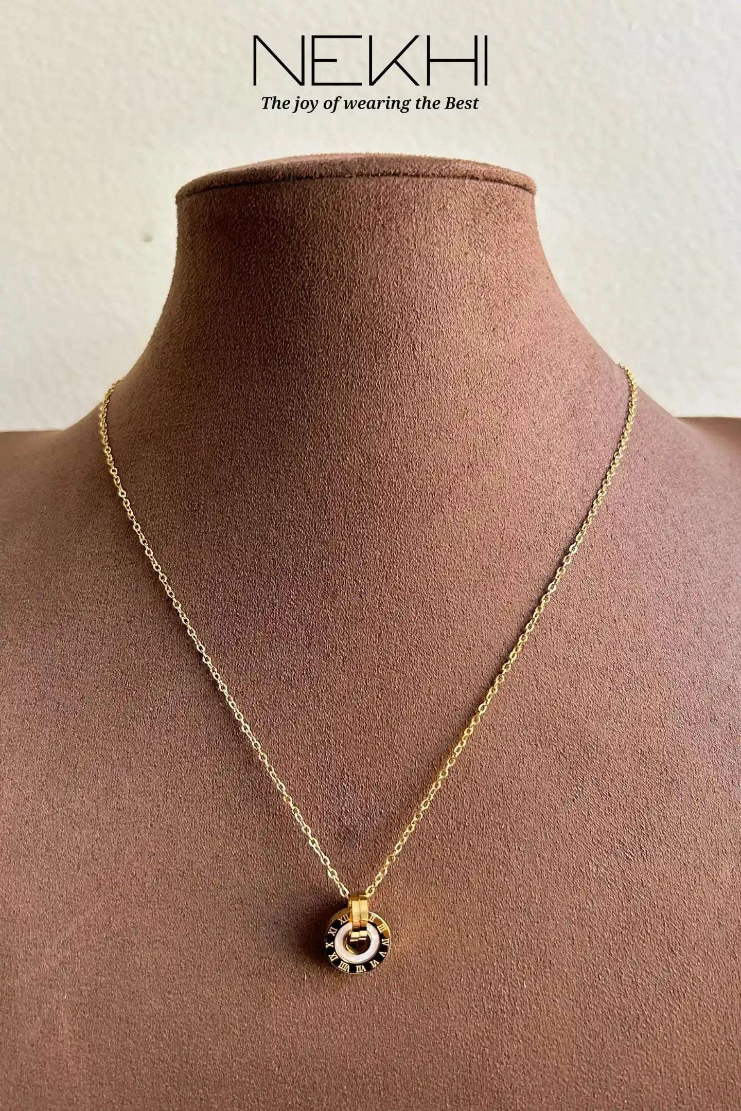 Roman Off-white Necklace