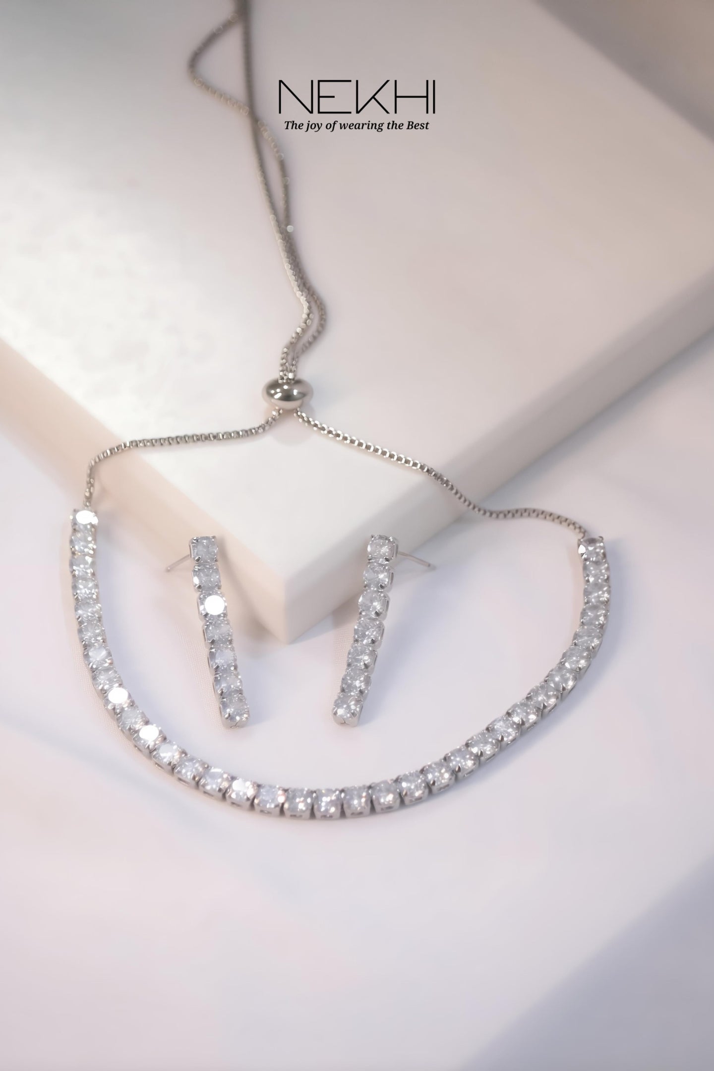 LunaLine Statement Choker