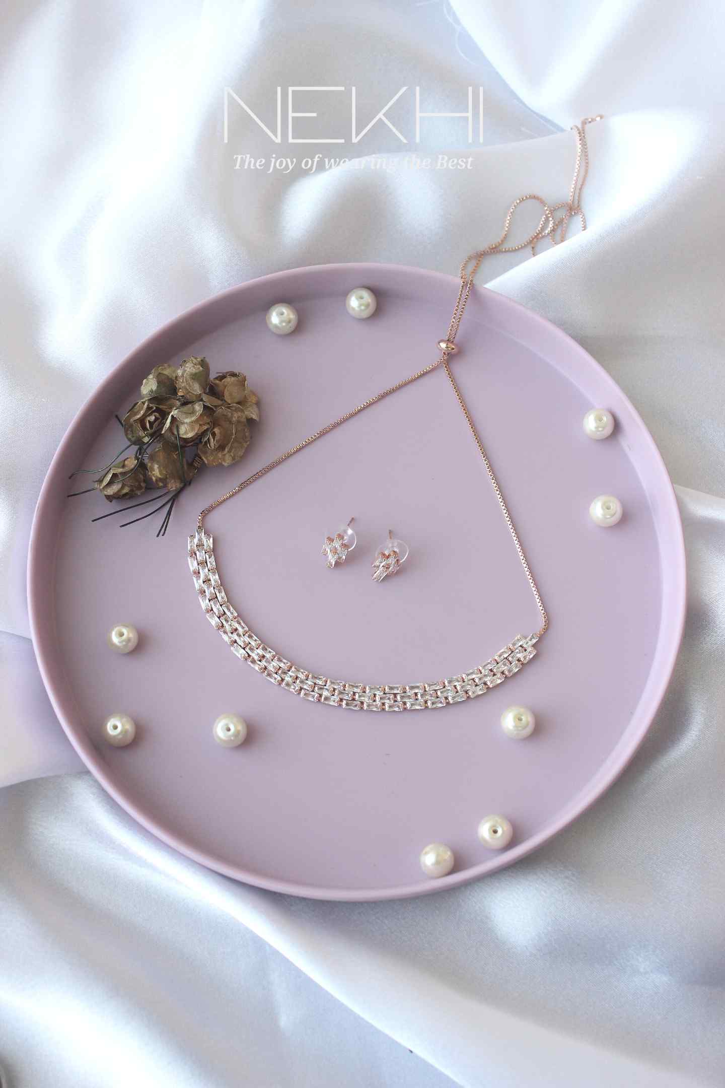 Shiny summer choker