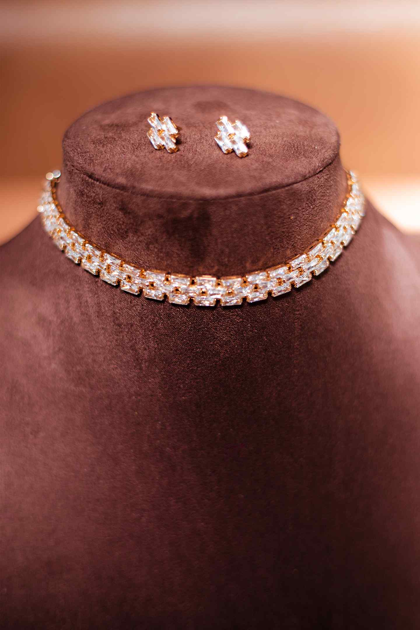 Shiny summer choker