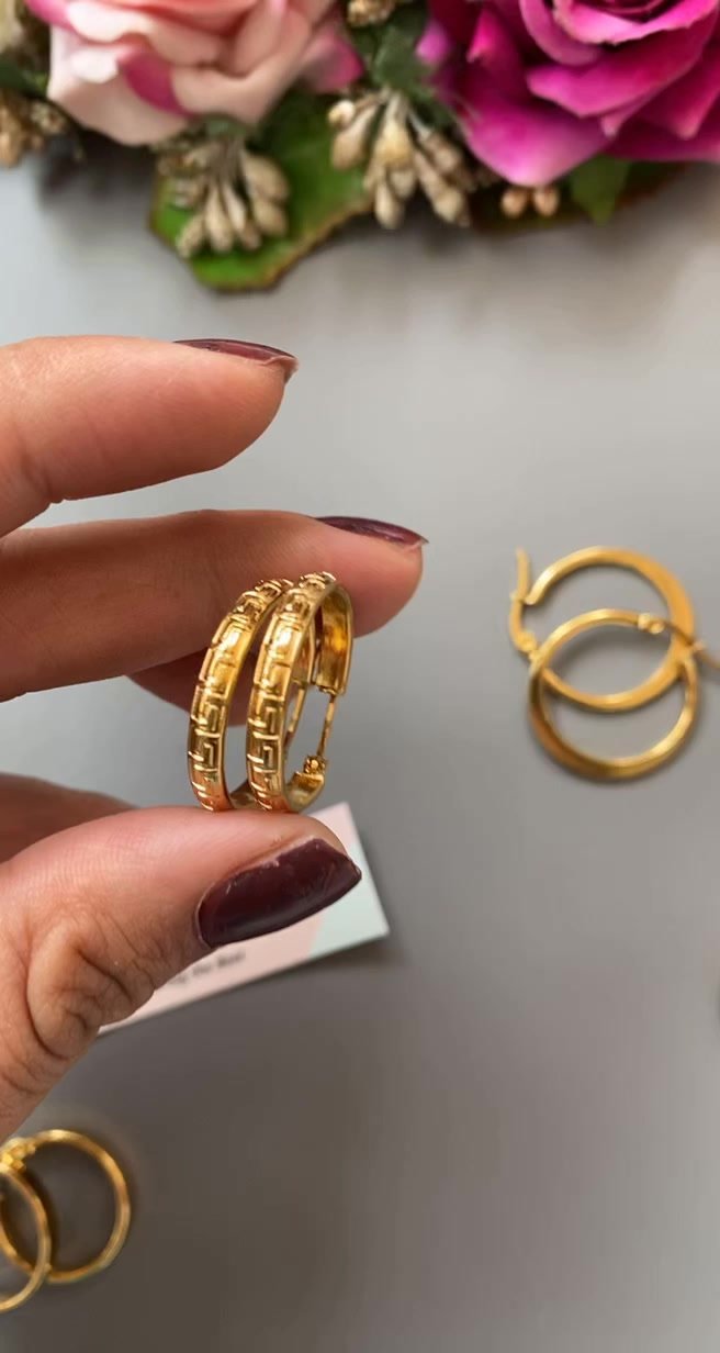 STATEMENT TEXTURED HOOPS