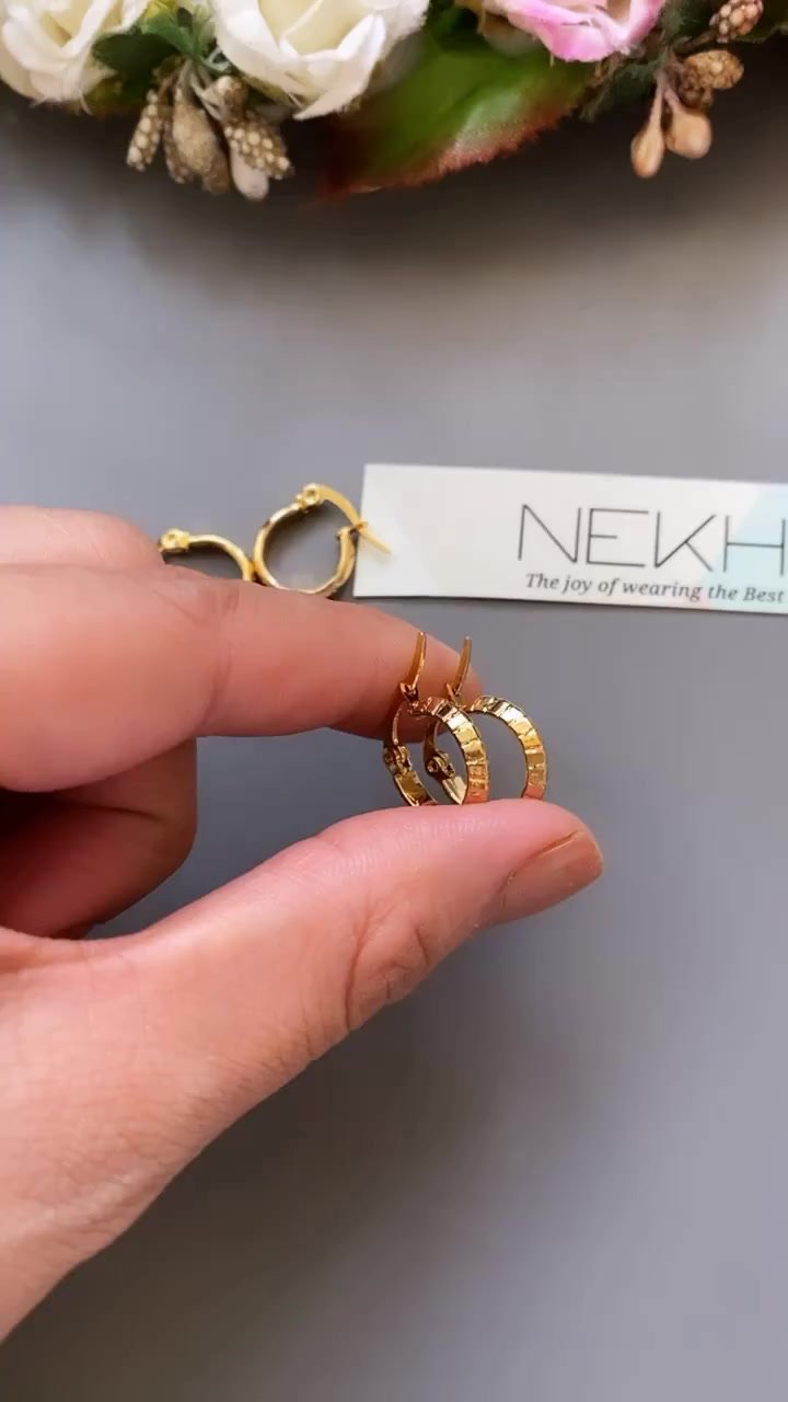 UNIQUE GOLD HUGGIES