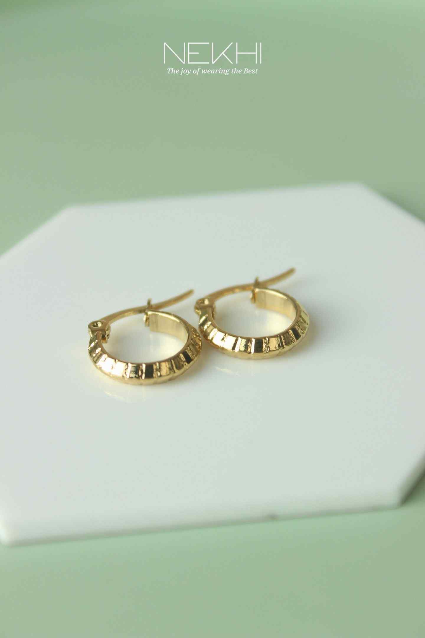 UNIQUE GOLD HUGGIES