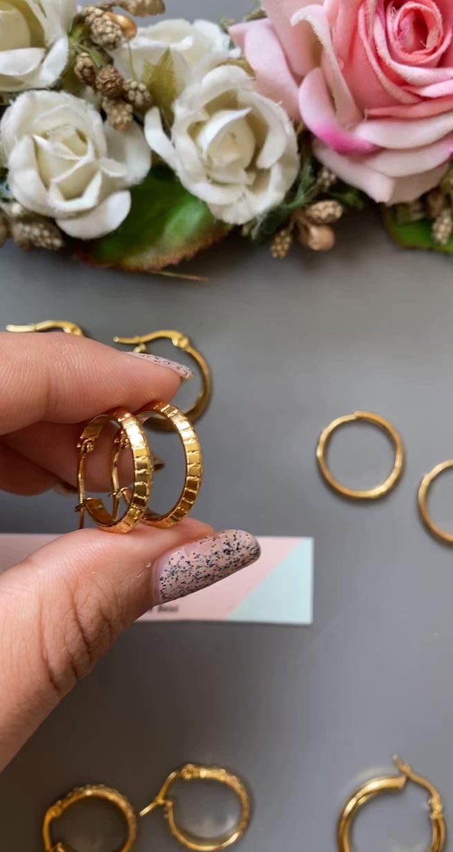 UNIQUE BOLD HOOPS