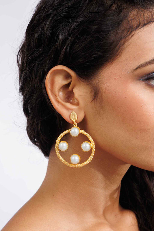 Round Pearl Dangler