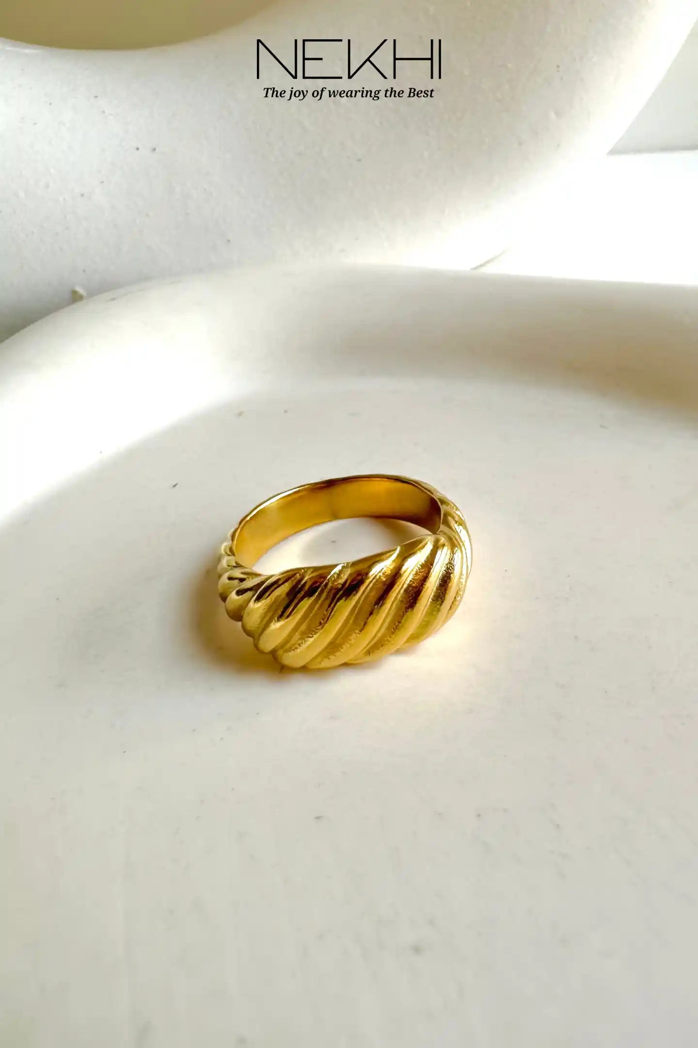 Nova Twist Ring