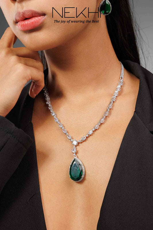 Aela Emerald Necklace