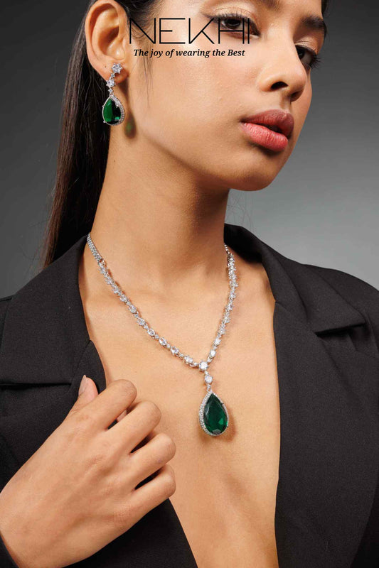 Aela Emerald Necklace