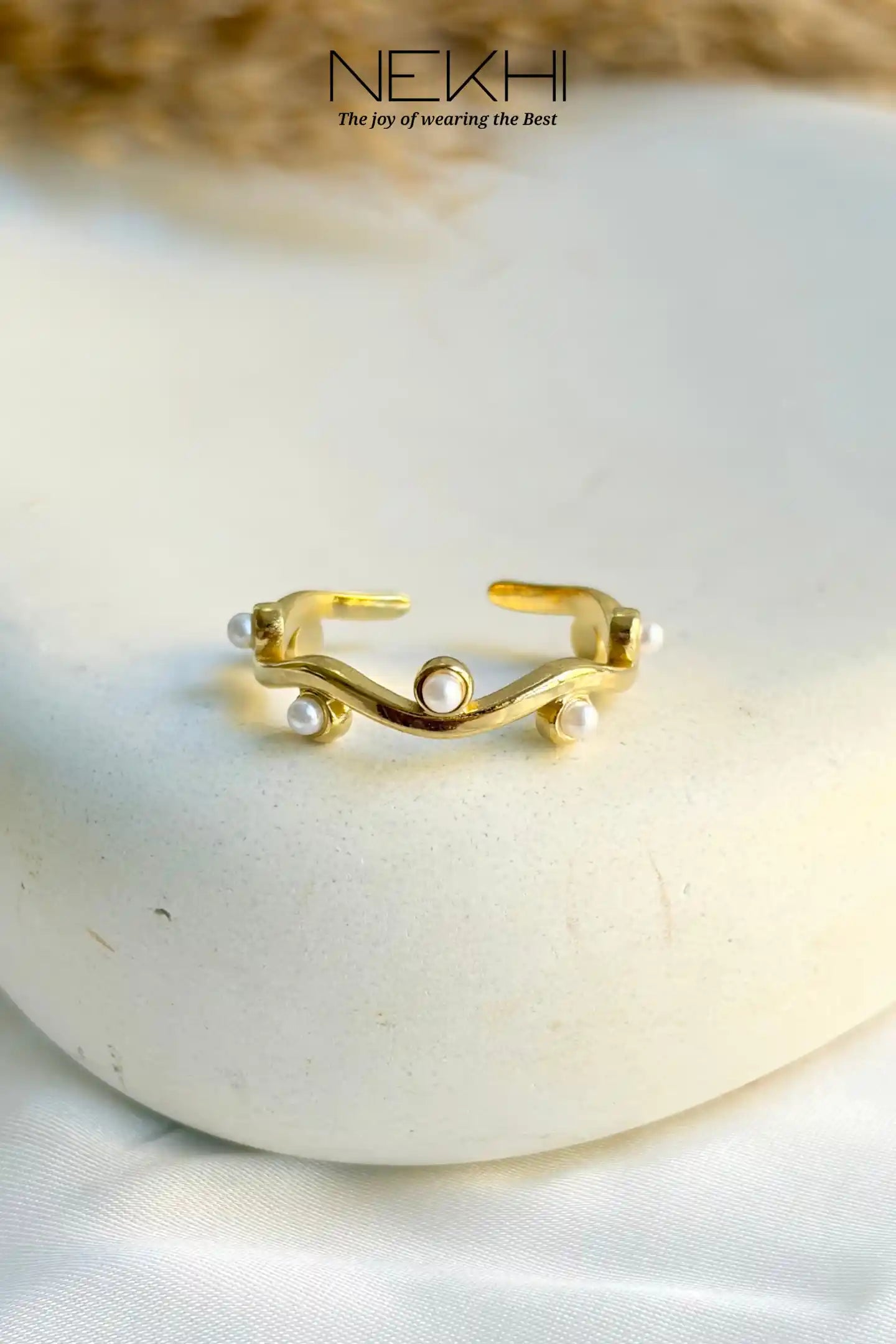 Curvy Pearl Ring