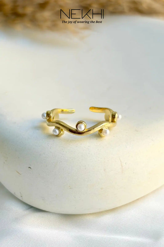 Curvy Pearl Ring