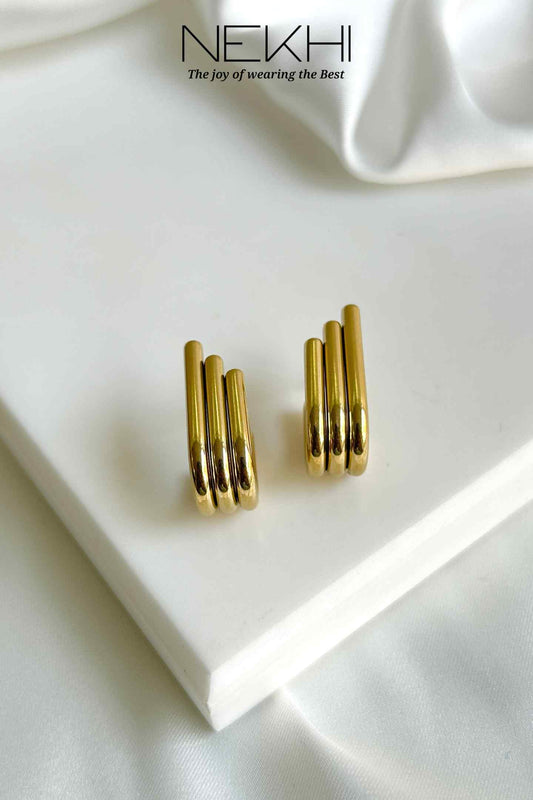 Noir dainty studs