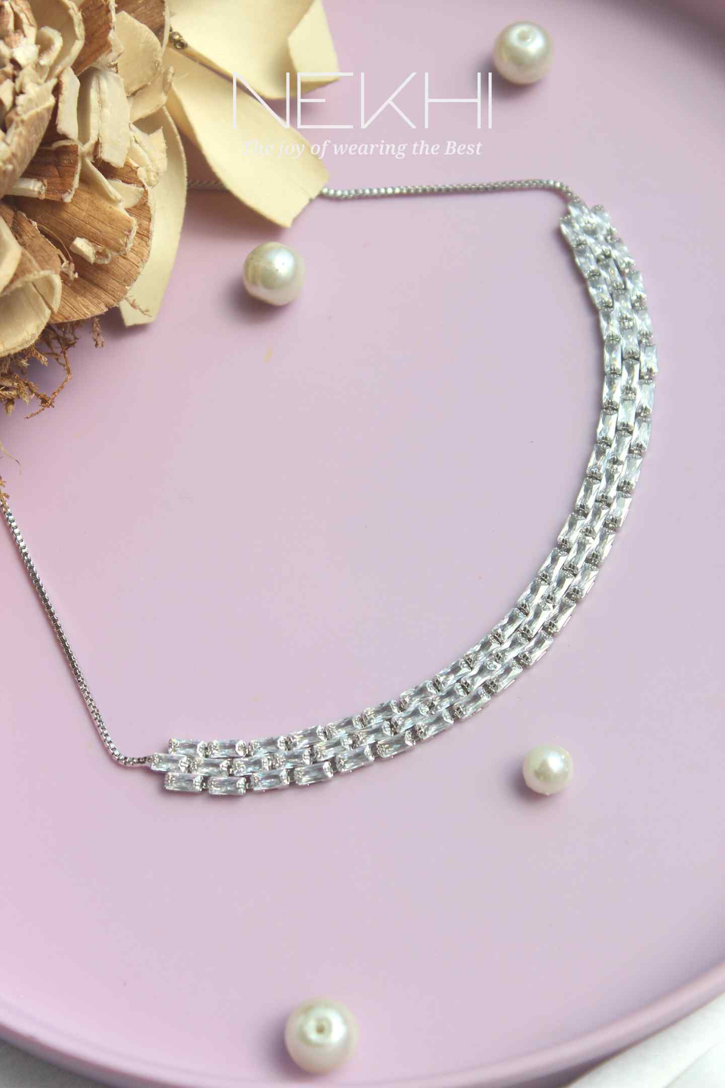 Shiny summer choker with earring